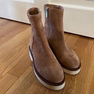 Aquatalia suede waterproof booty women’s size 6